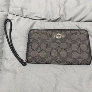 Black and grey wallet wristlet